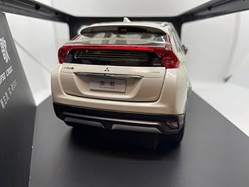 305-109 三菱 1/18 エクリプス クロス  ホワイト 1/18 Dealer Edition Mitsubishi Eclipse Cross (White) Diecast